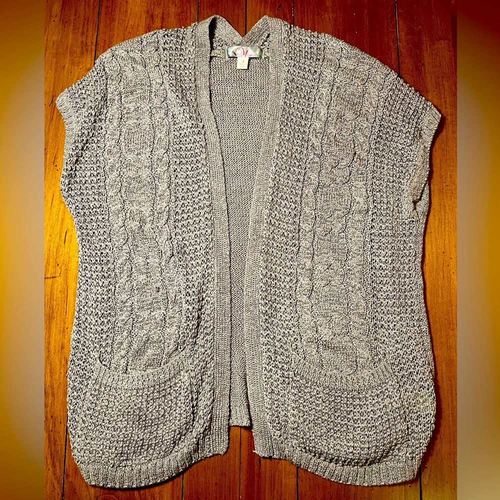 Myan Sleeveless Tan Cable knit Cardigan - Francesca’s - Size Small - EUC